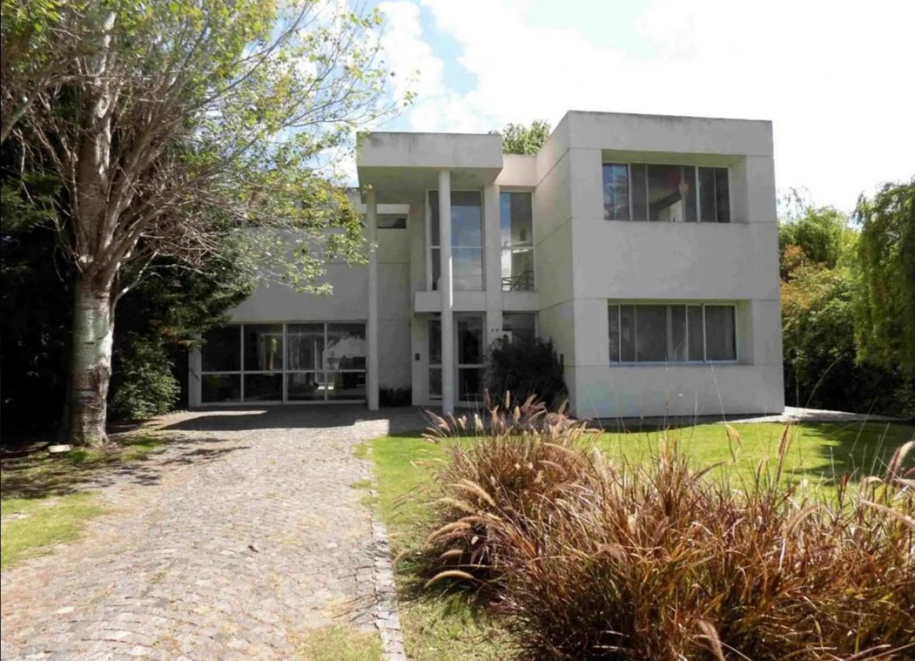 Importante Casa en Venta - Country Abril - Hundson