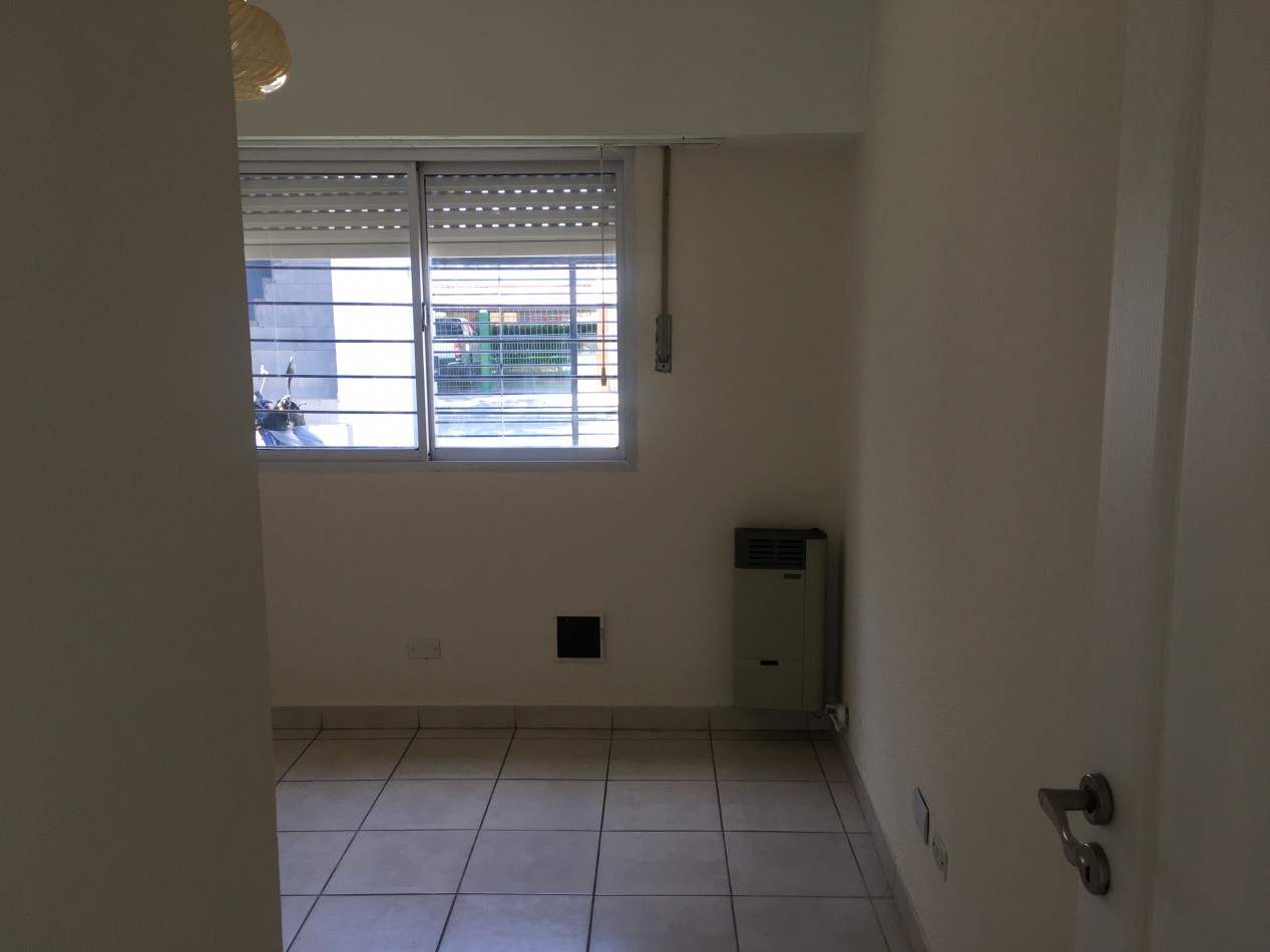 Departamento de 2 Ambientes en veta,  Planta Baja con Patio Propio - Quilmes