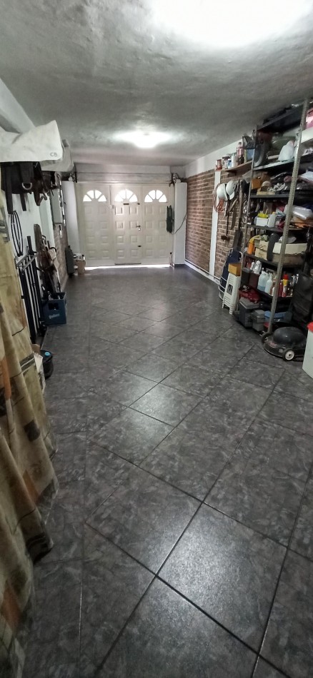 Venta de casa tipo duplex en Berazategui - 5 ambientes