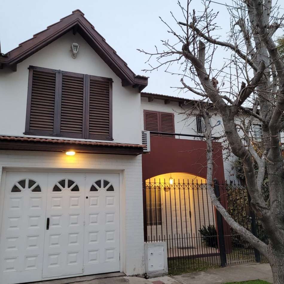 Venta de casa tipo duplex en Berazategui - 5 ambientes