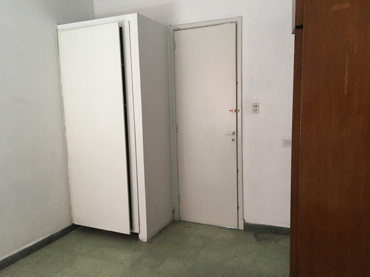 Venta de Departamento 6 Amb. en 1° Piso. Avda Vte Lopez 1086