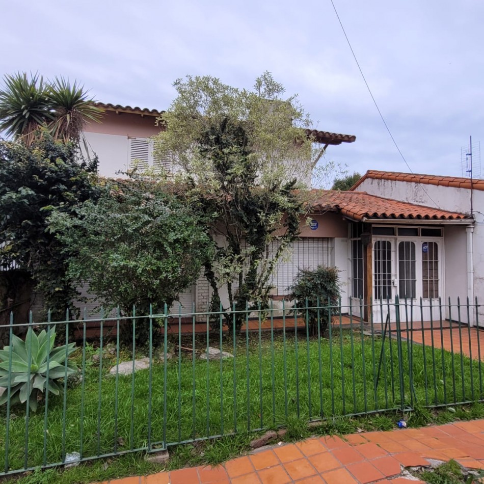 Casa en venta de 3 ambientes - Bernal