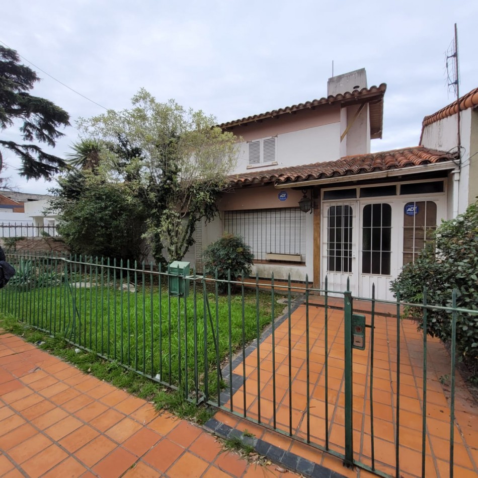 Casa en venta de 3 ambientes - Bernal