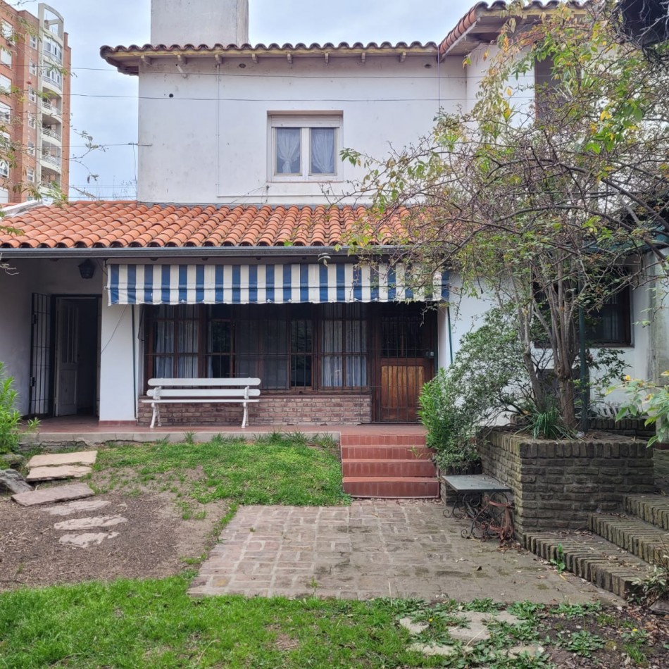 Casa en venta de 3 ambientes - Bernal