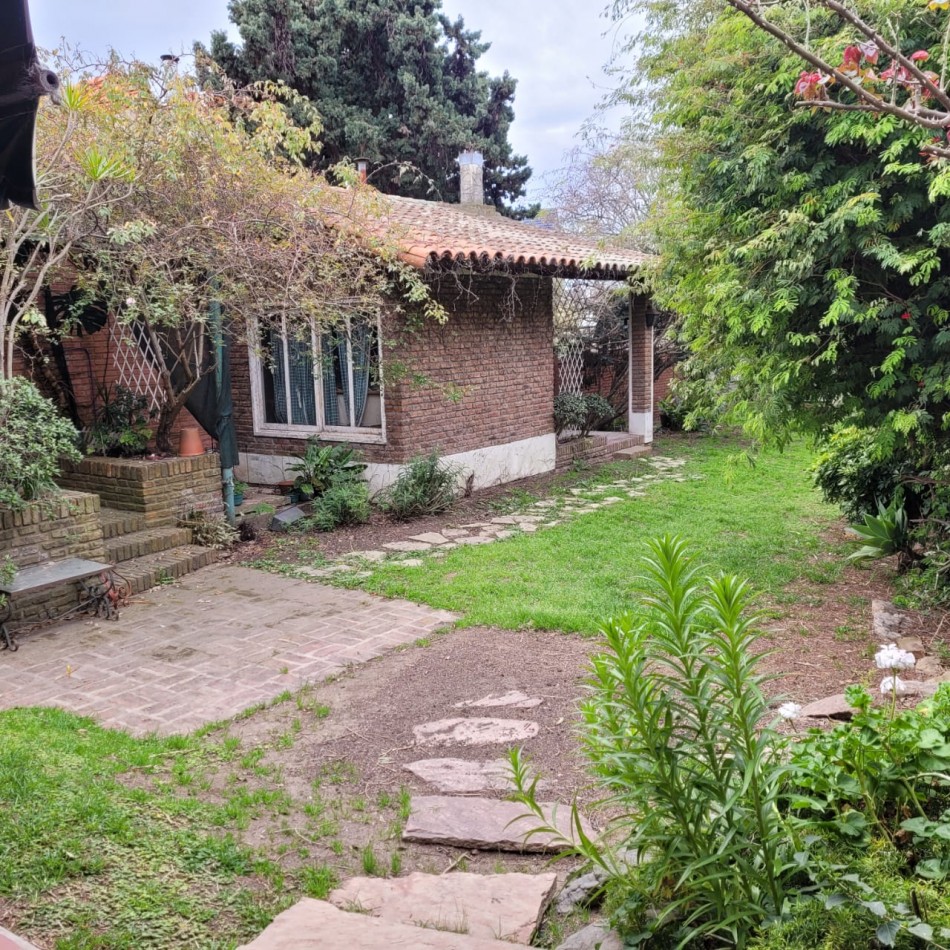 Casa en venta de 3 ambientes - Bernal