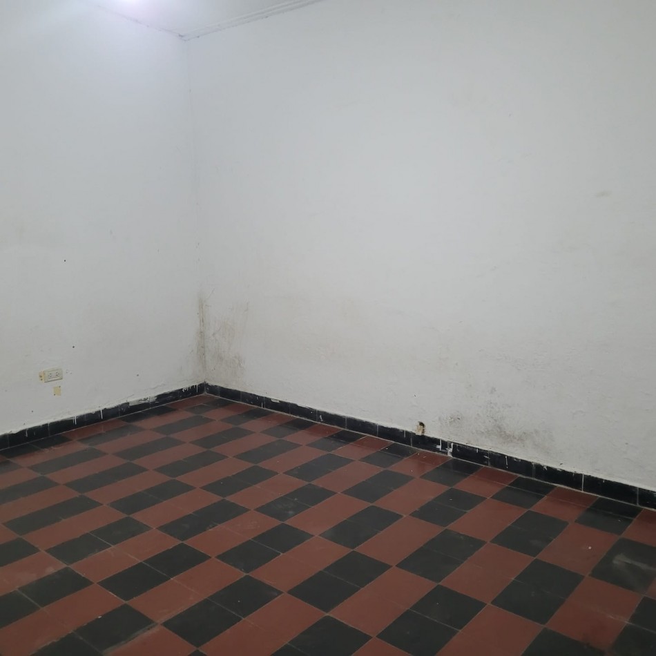 Casa de 3 ambientes + Depto en venta - Ezpeleta 