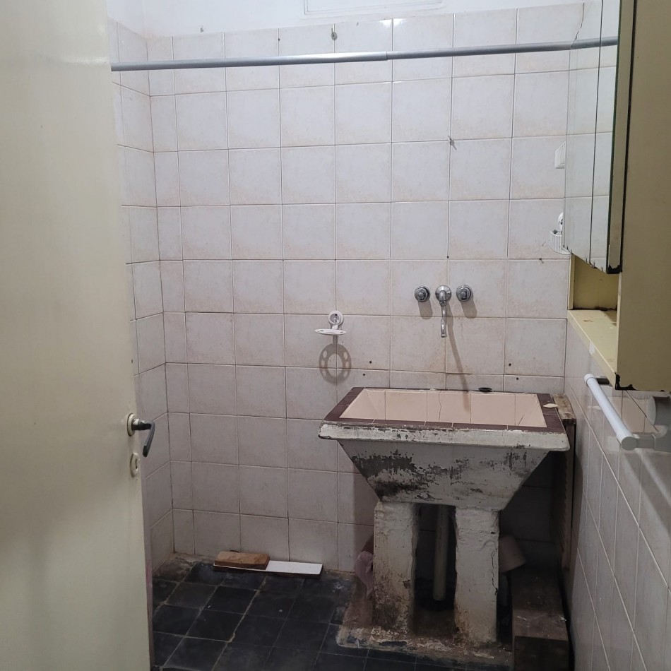 Casa de 3 ambientes + Depto en venta - Ezpeleta 