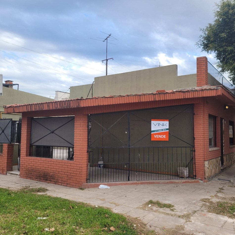 Casa de 3 ambientes + Depto en venta - Ezpeleta 