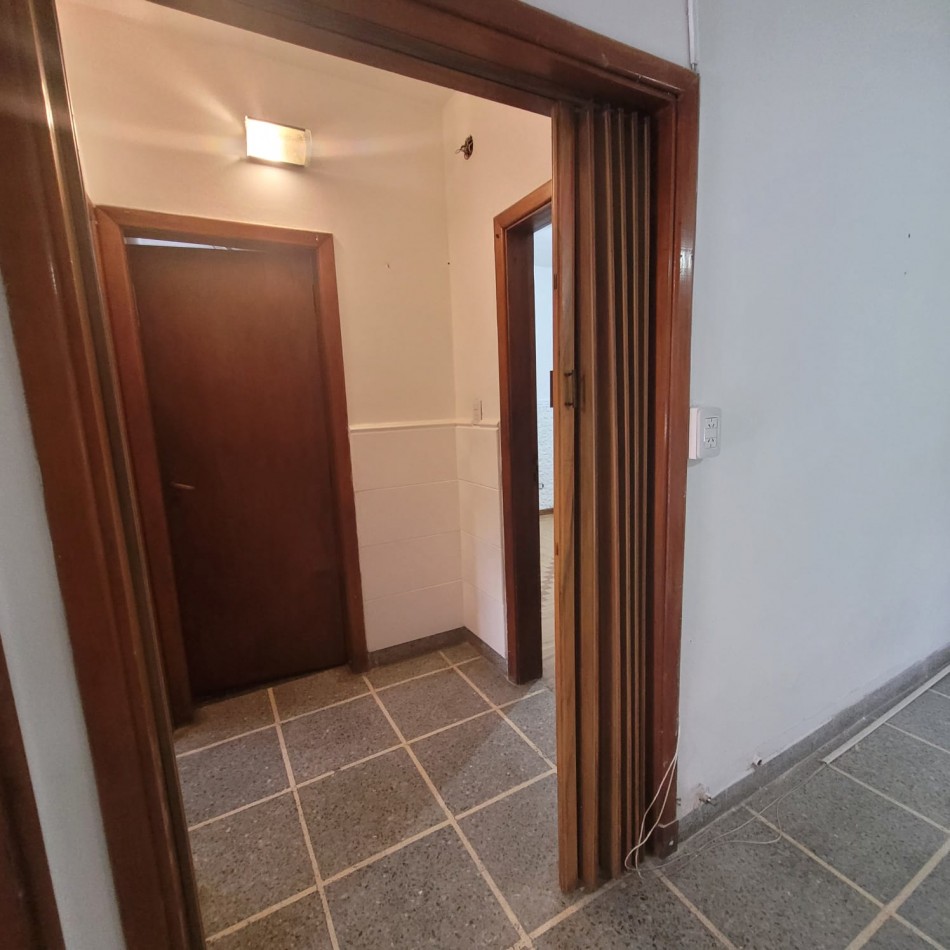 Casa de 3 ambientes + Depto en venta - Ezpeleta 