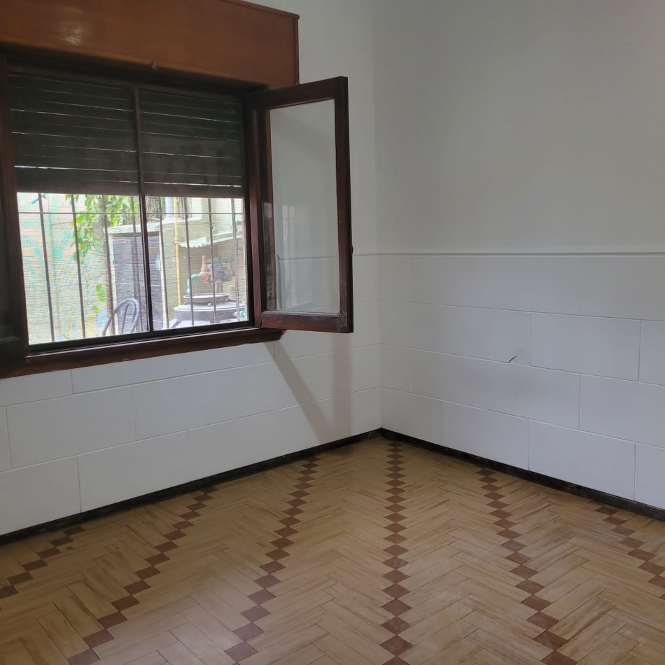 Casa de 3 ambientes + Depto en venta - Ezpeleta 