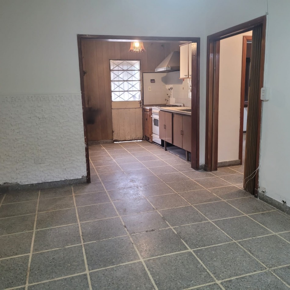 Casa de 3 ambientes + Depto en venta - Ezpeleta 