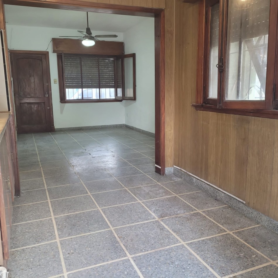 Casa de 3 ambientes + Depto en venta - Ezpeleta 