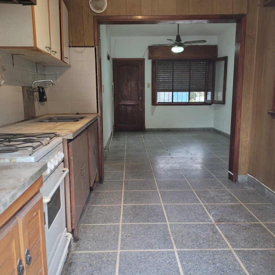 Casa de 3 ambientes + Depto en venta - Ezpeleta 