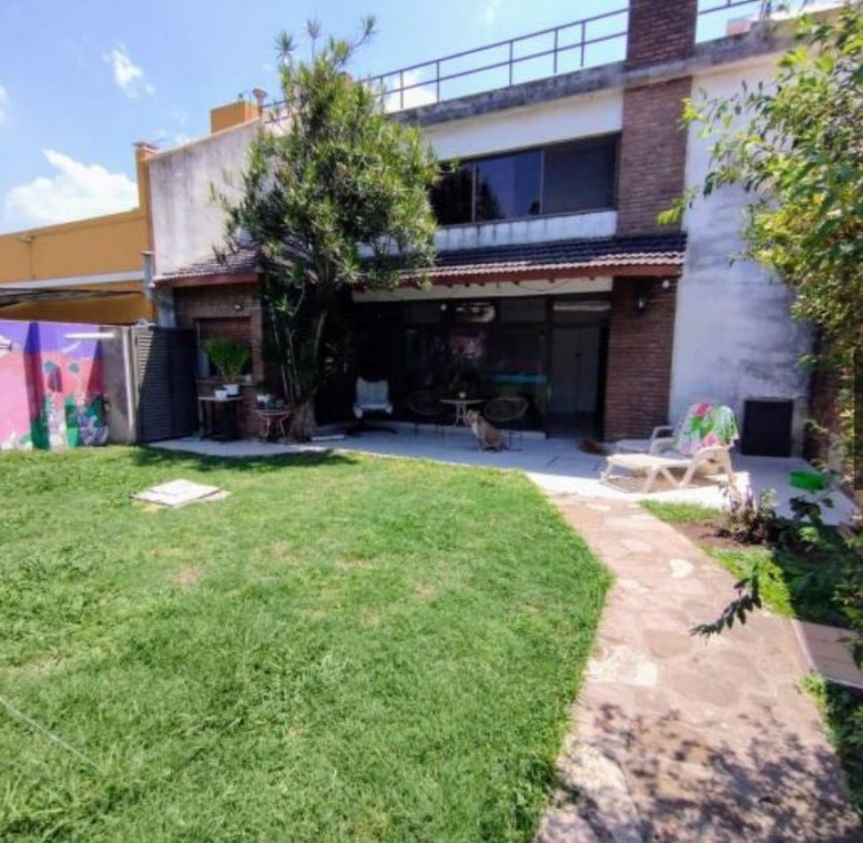 Casa 6 ambientes en venta - Don Bosco - con pileta