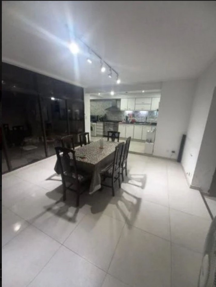 Casa 6 ambientes en venta - Don Bosco - con pileta