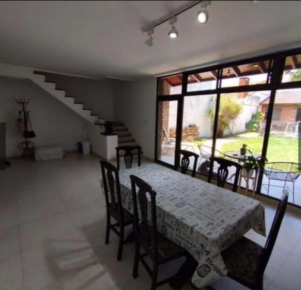Casa 6 ambientes en venta - Don Bosco - con pileta