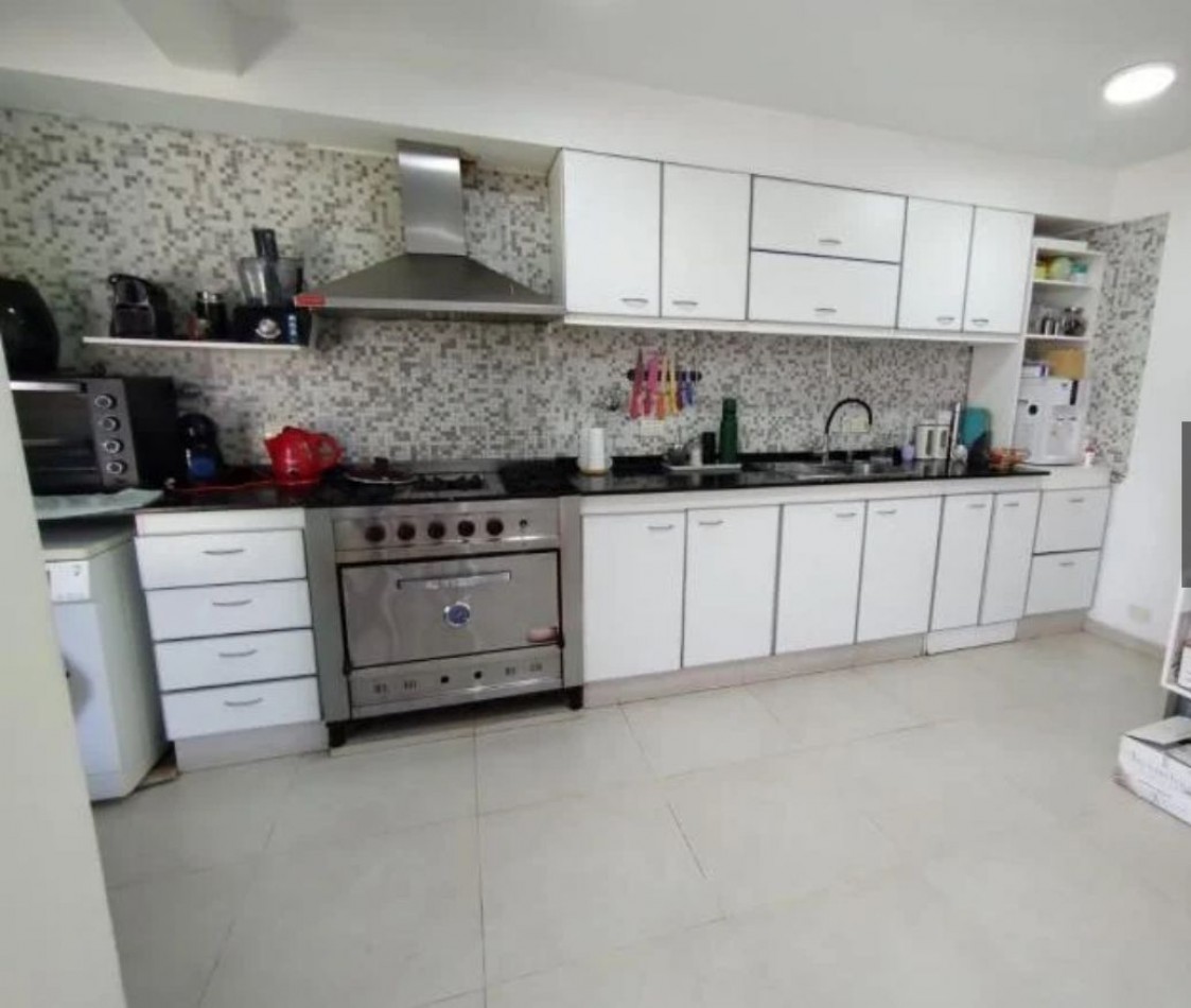Casa 6 ambientes en venta - Don Bosco - con pileta