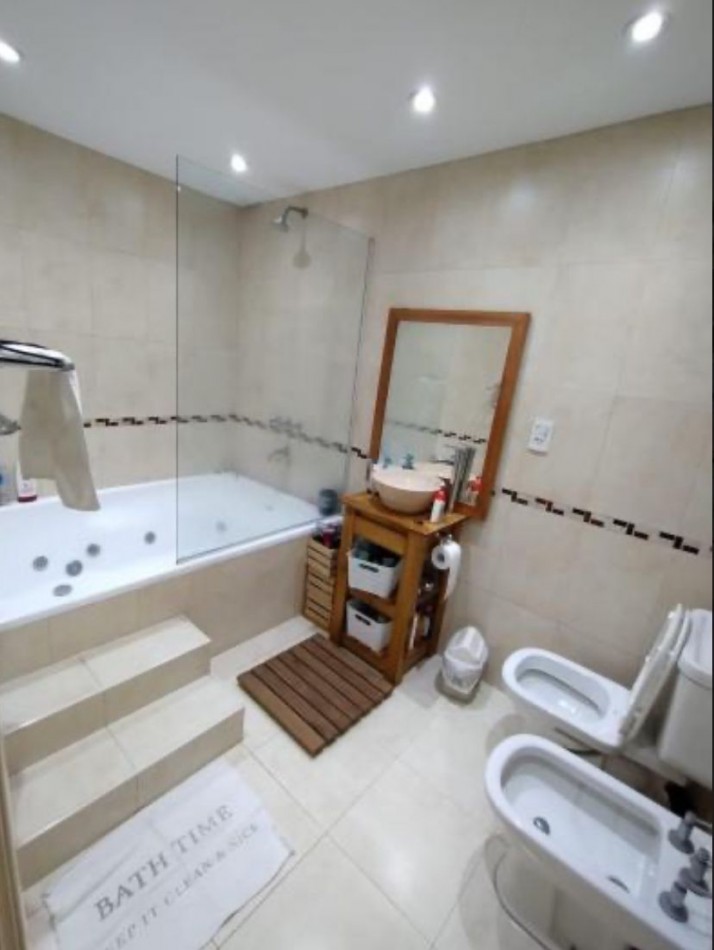 Casa 6 ambientes en venta - Don Bosco - con pileta