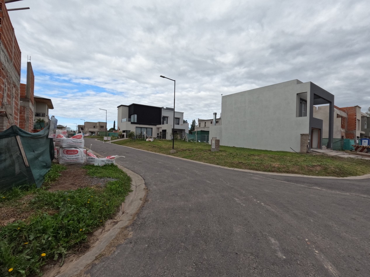 Lote central en Barrio Federico I - Sourigues - Berazategui