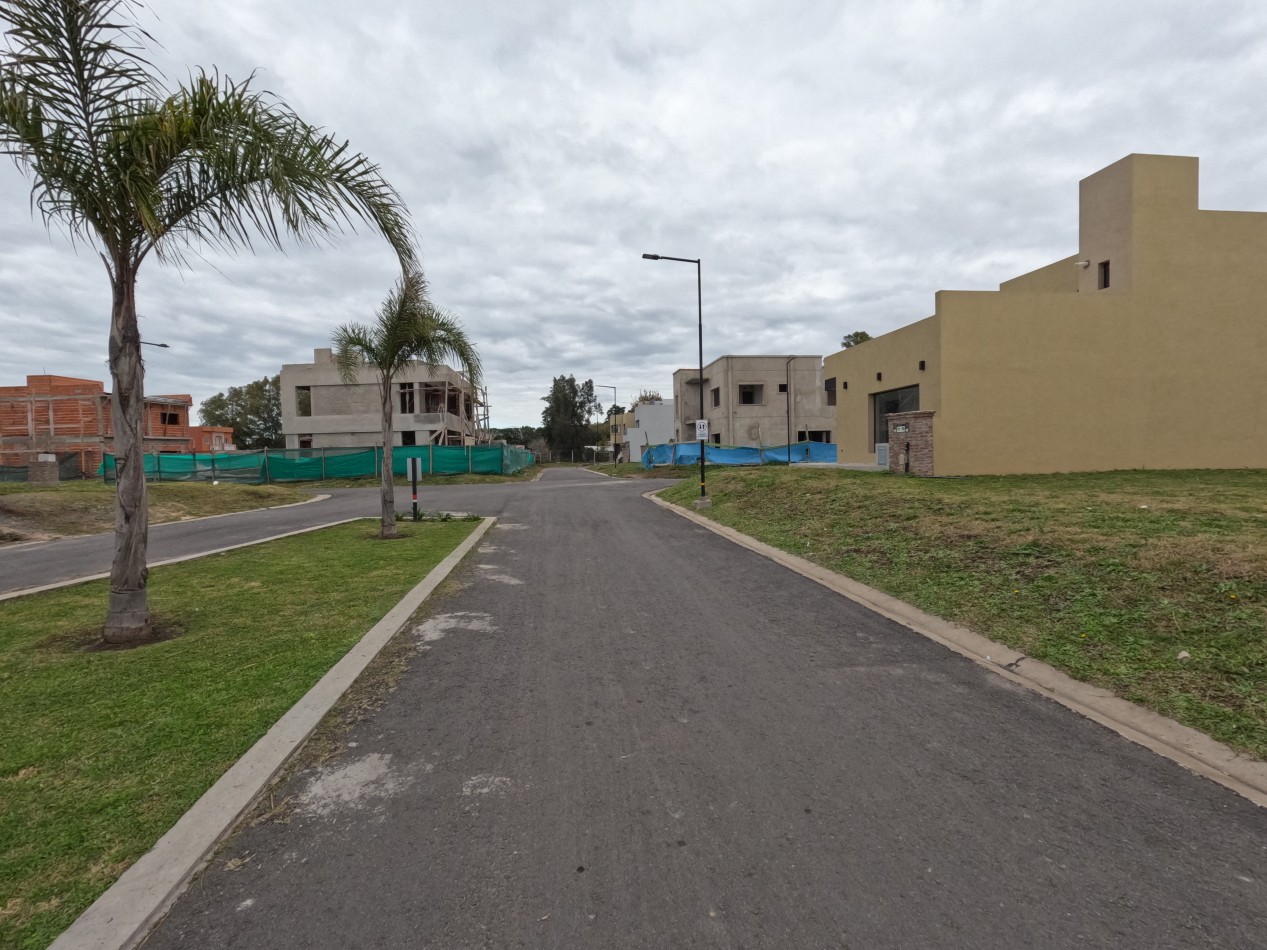 Lote central en Barrio Federico I - Sourigues - Berazategui