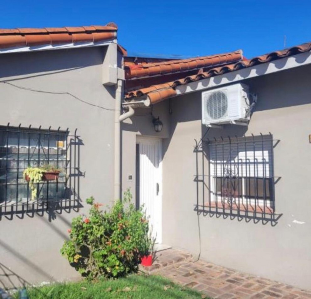 Casa de 3 ambientes en venta - Berazategui