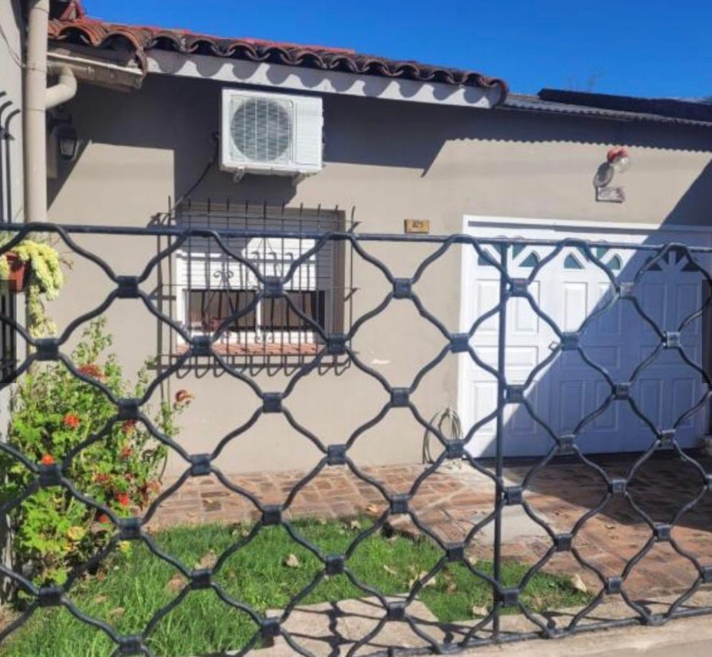 Casa de 3 ambientes en venta - Berazategui