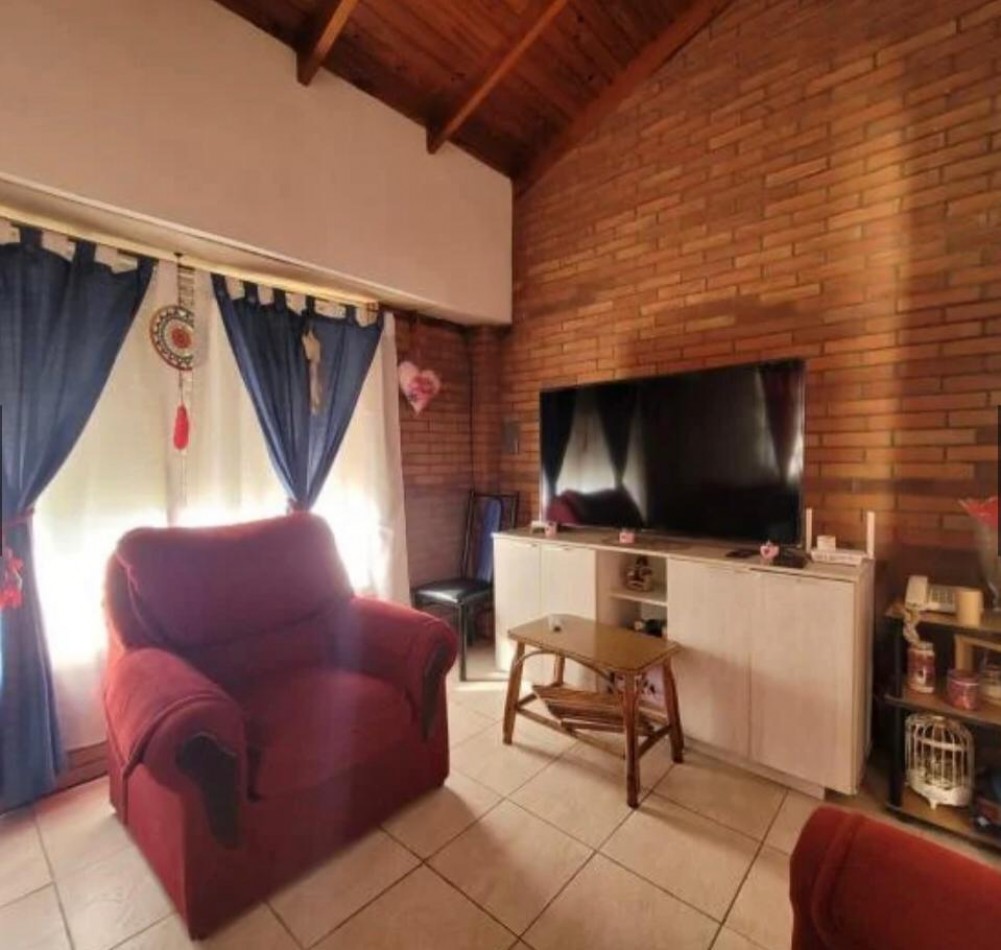 Casa de 3 ambientes en venta - Berazategui