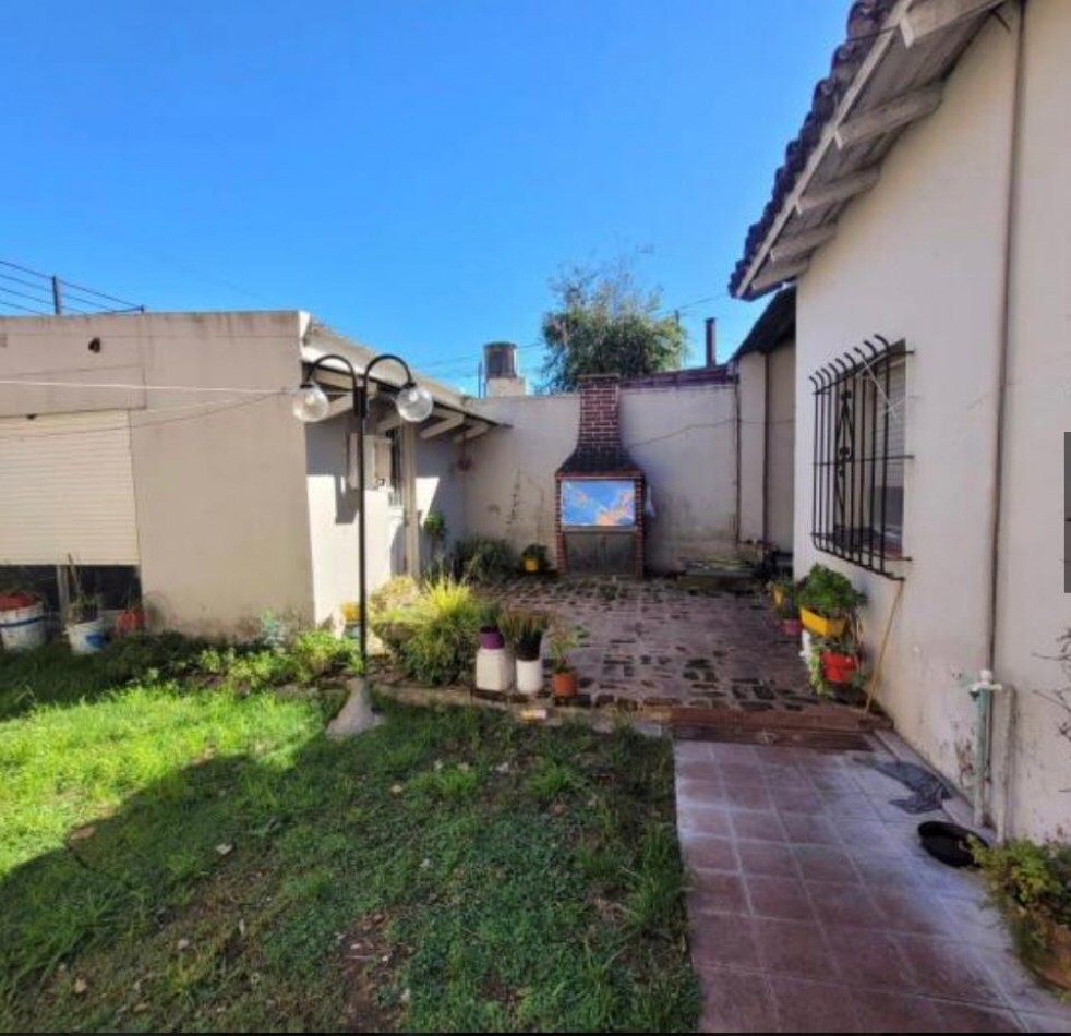 Casa de 3 ambientes en venta - Berazategui