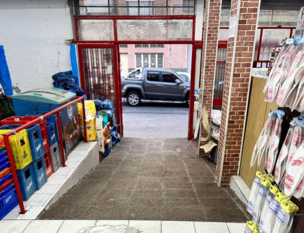 Local en Venta de 400Mts Sobre amoedo, casi esquina Urquiza