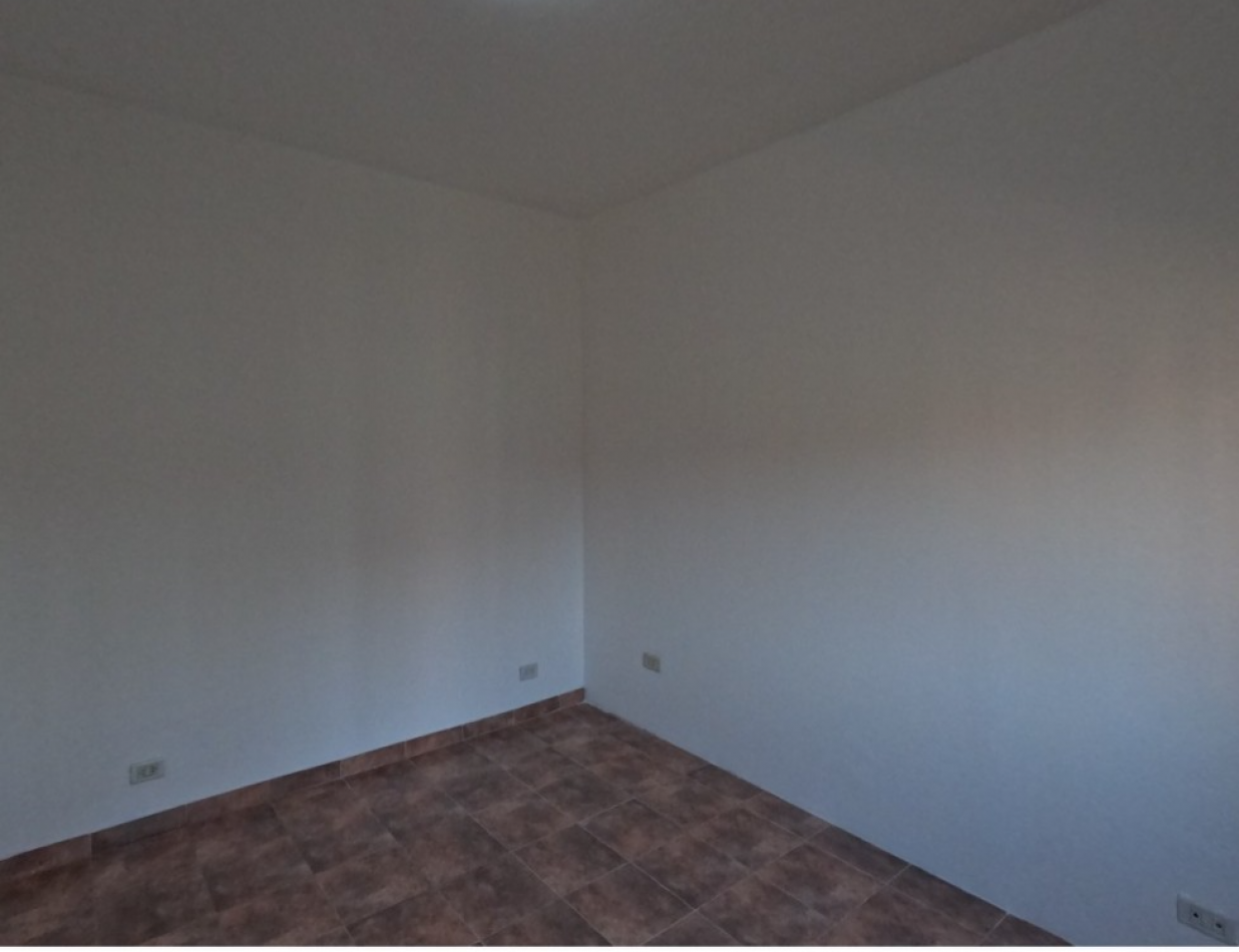 CASA EN VENTA - FLORENCIO VARELA - ZONA SENZABELLO