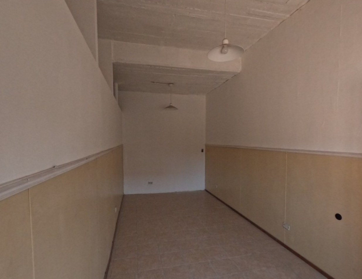 CASA EN VENTA - FLORENCIO VARELA - ZONA SENZABELLO
