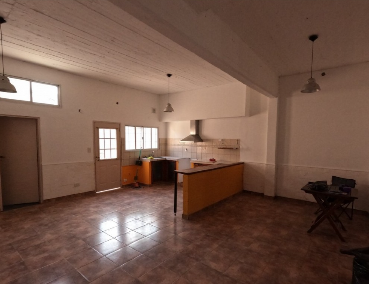 CASA EN VENTA - FLORENCIO VARELA - ZONA SENZABELLO