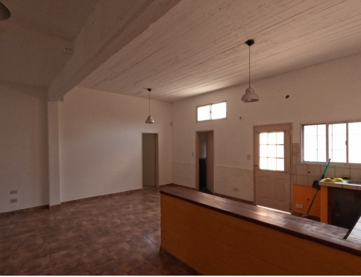 CASA EN VENTA - FLORENCIO VARELA - ZONA SENZABELLO
