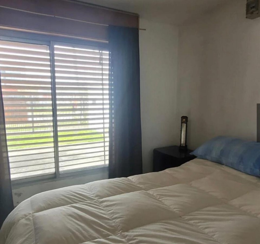 Casa en venta 3 Amb con Cochera y Amplio Fondo Libre en Berazategui Este. APTA CREDITO