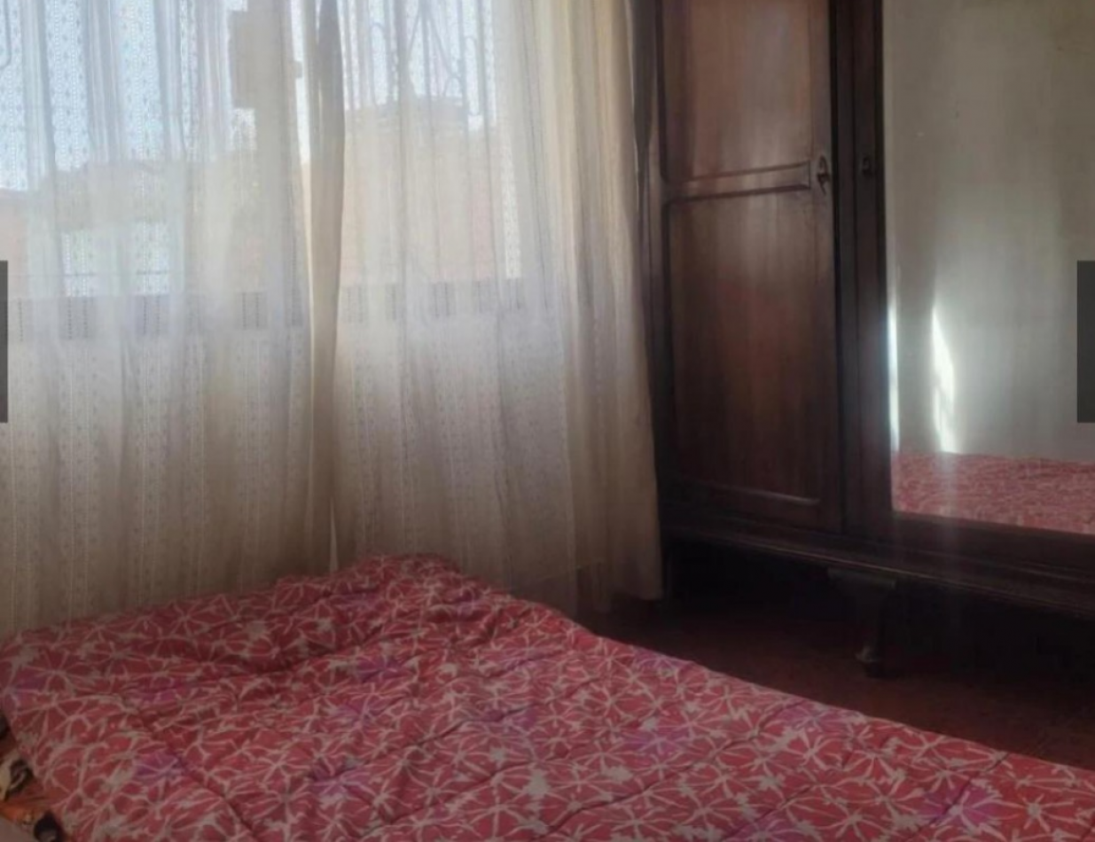 Casa en venta 3 Amb con Cochera y Amplio Fondo Libre en Berazategui Este. APTA CREDITO