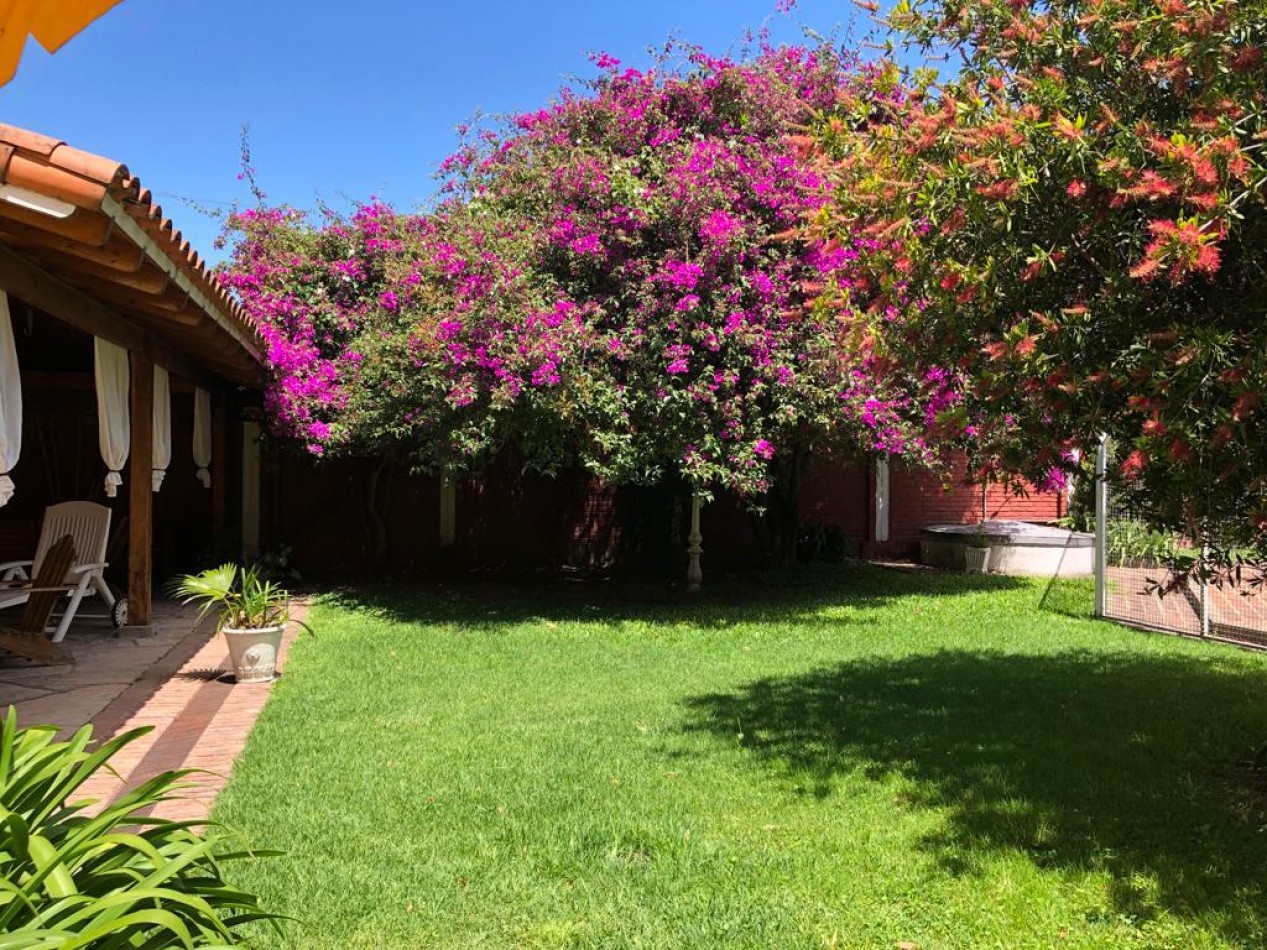 Imponente Casa en Venta - Villa Vetteone - Florenci Varela