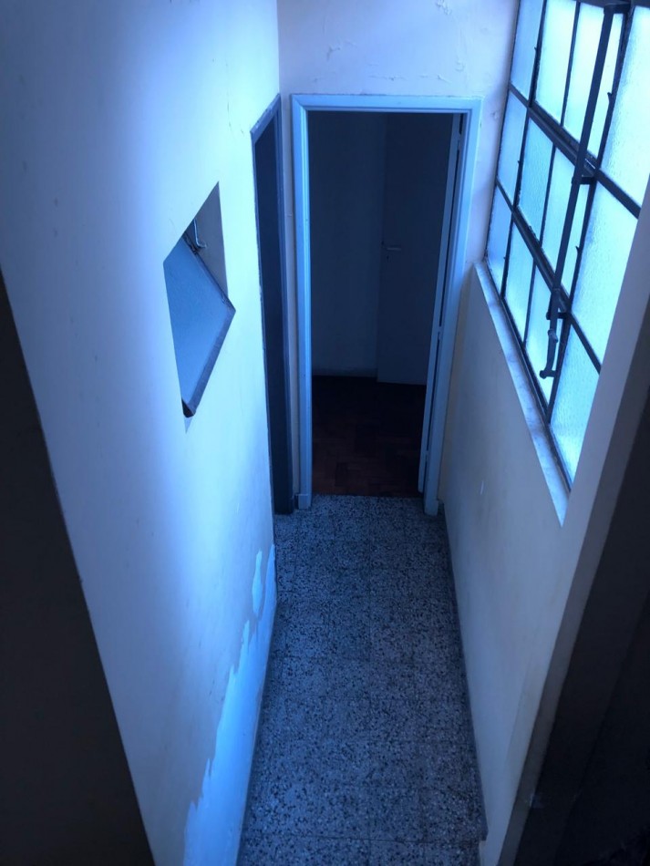 Venta de Departamento 6 Amb. en 1° Piso. Avda Vte Lopez 1086