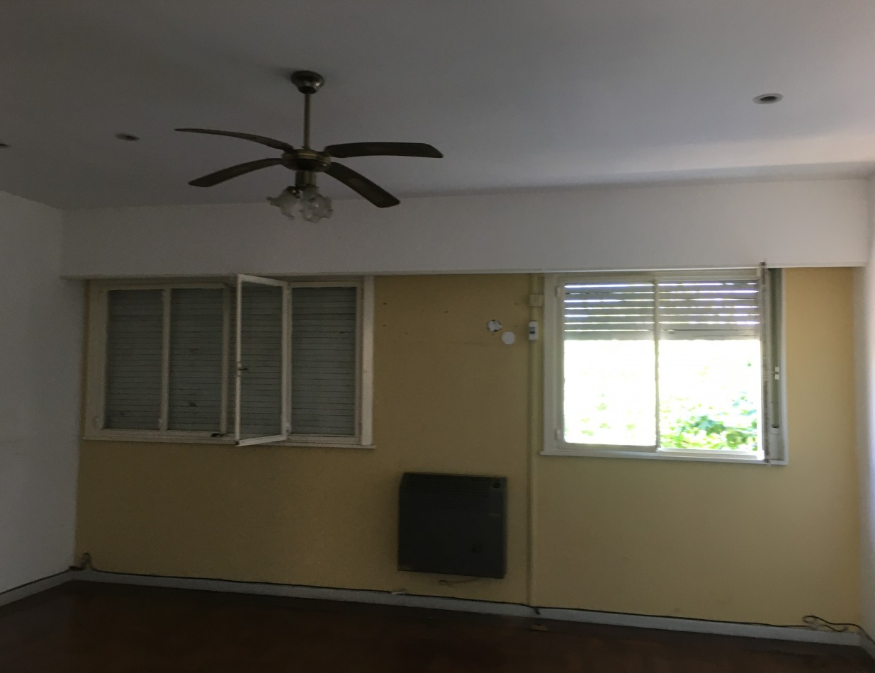 Venta de Departamento 6 Amb. en 1° Piso. Avda Vte Lopez 1086