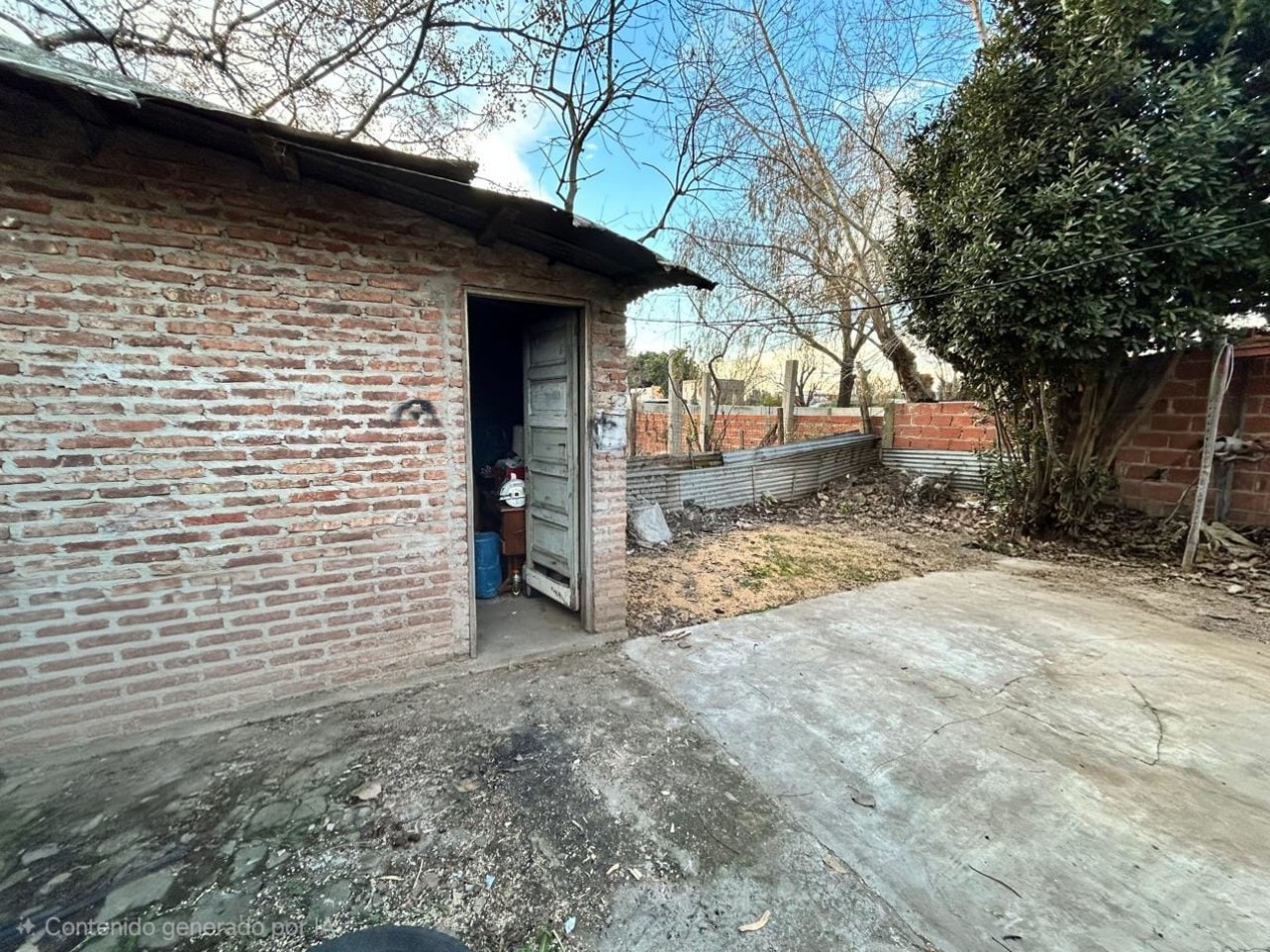 Casa en venta con departamento al fondo en florencio varela