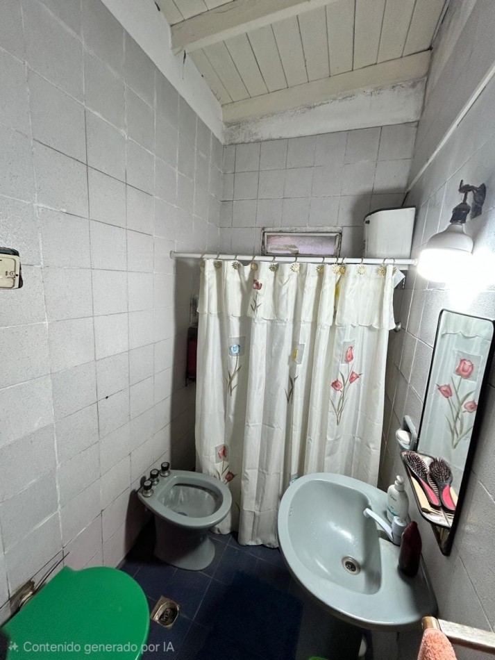 Casa en venta con departamento al fondo en florencio varela