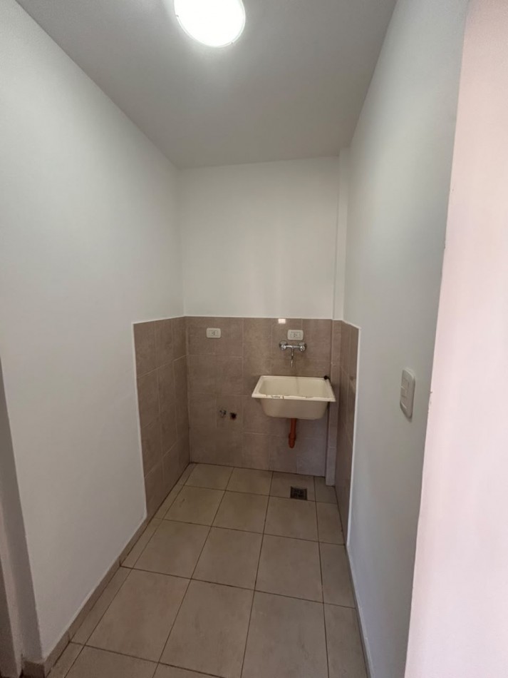 Departamento 2 ambientes con cochera en alquiler - Florencio Varela