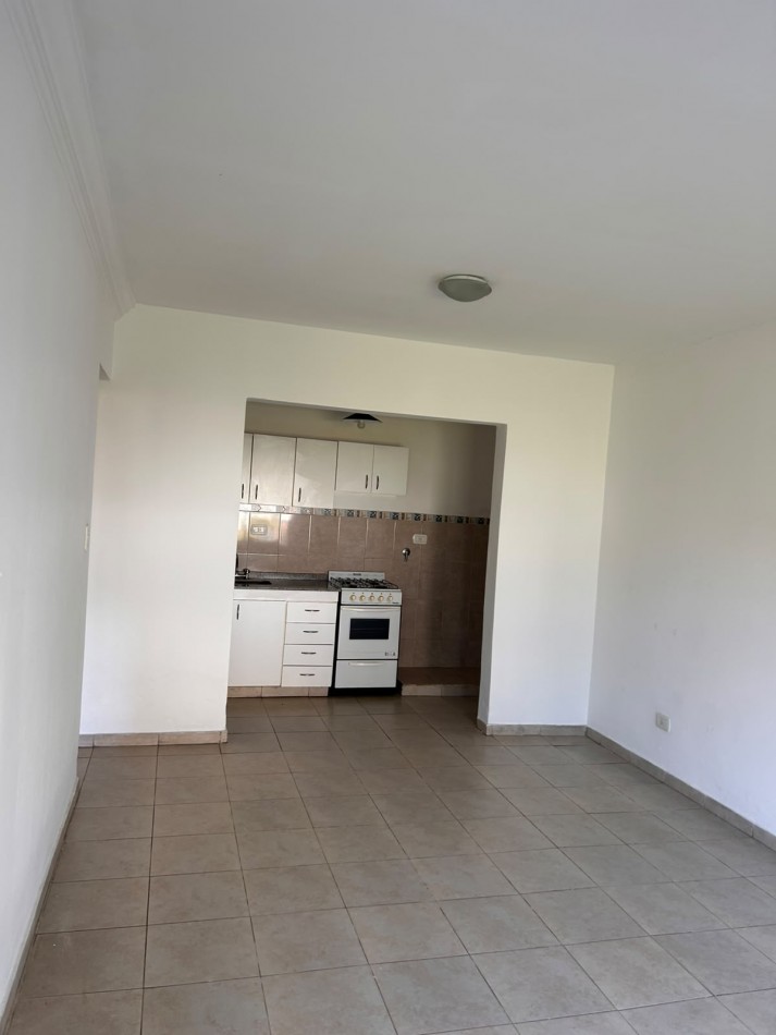 Departamento 2 ambientes con cochera en alquiler - Florencio Varela