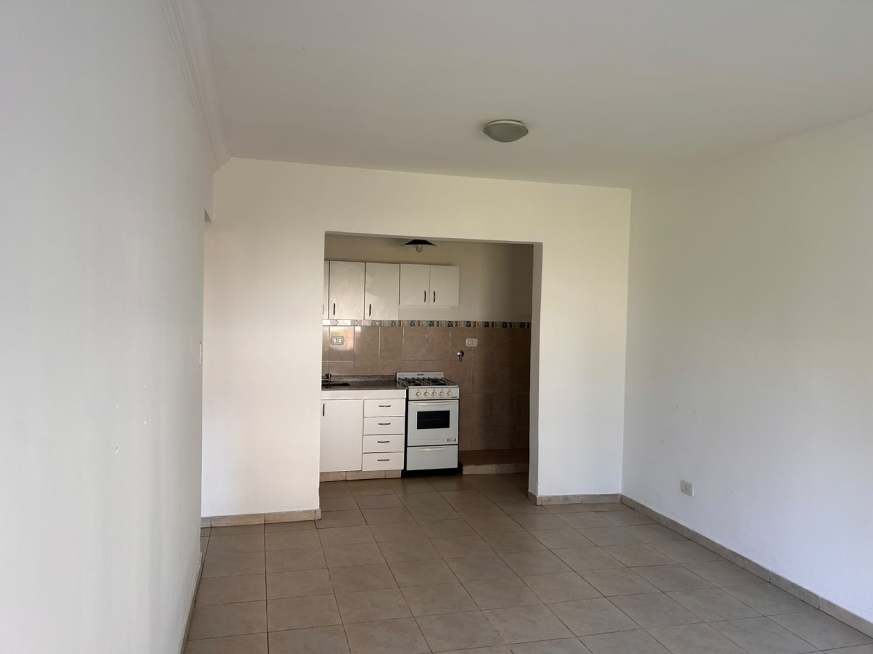 Departamento 2 ambientes con cochera en alquiler - Florencio Varela