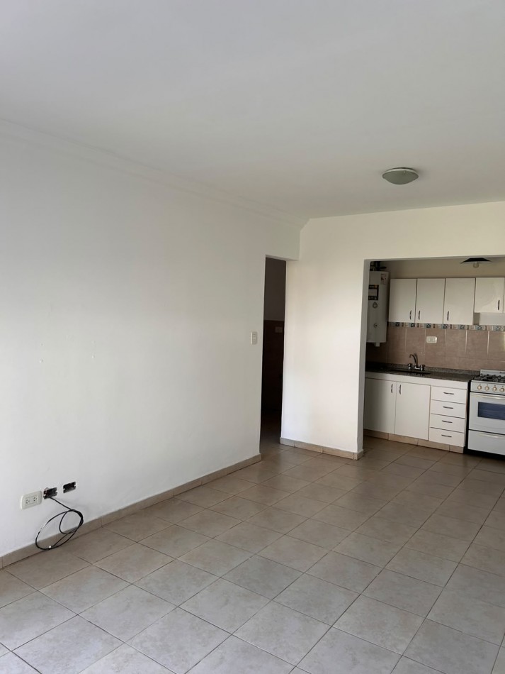 Departamento 2 ambientes con cochera en alquiler - Florencio Varela