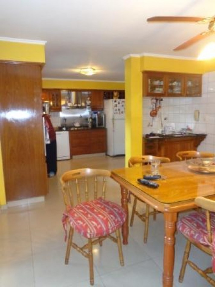 Casa en Venta Barrio Parque - 4 ambientes